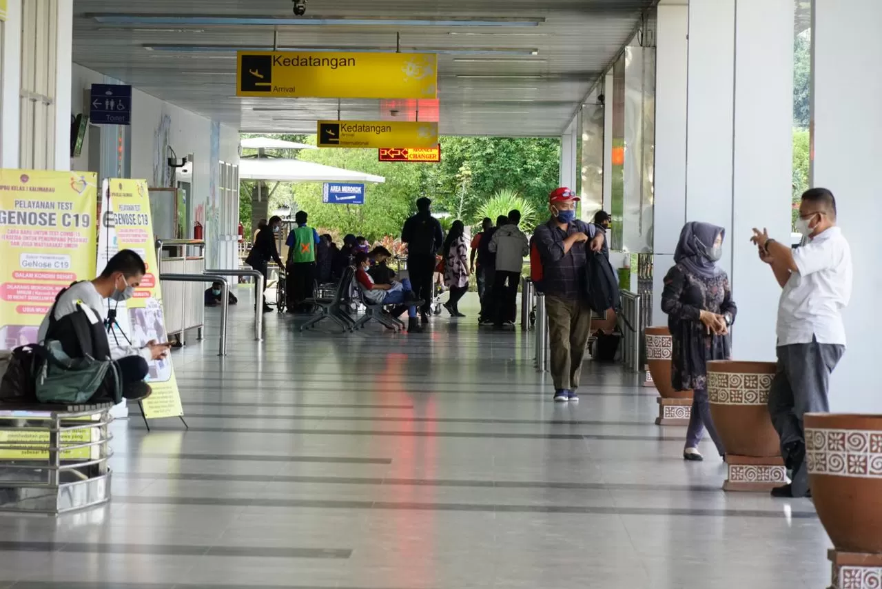 MENINGKAT: Jelang libur Nataru jumlah penumpang di Bandara Kalimarau, Berau, mengalami peningkatan.   (ARTA KUSUMA YUNANDA)