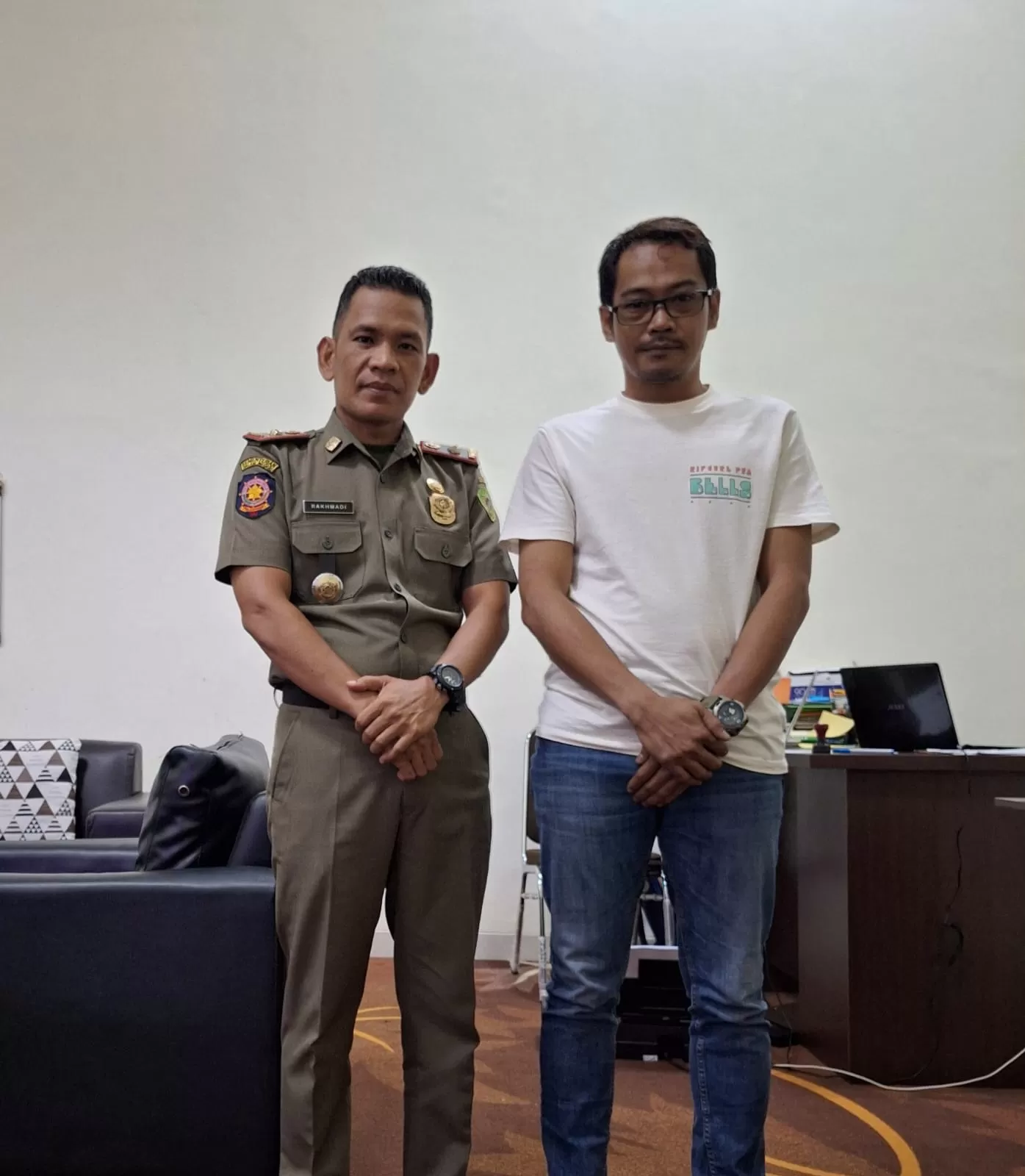 MINTA MAAF: Ketua Panitia Pesta Akhir Tahun 2024, Puput Rosehansyah (kanan) saat bertemu dengan Sekretaris Umum MUI PPU, Rakhmadi, Selasa, 17 Desember 2024. (ISTIMEWA)