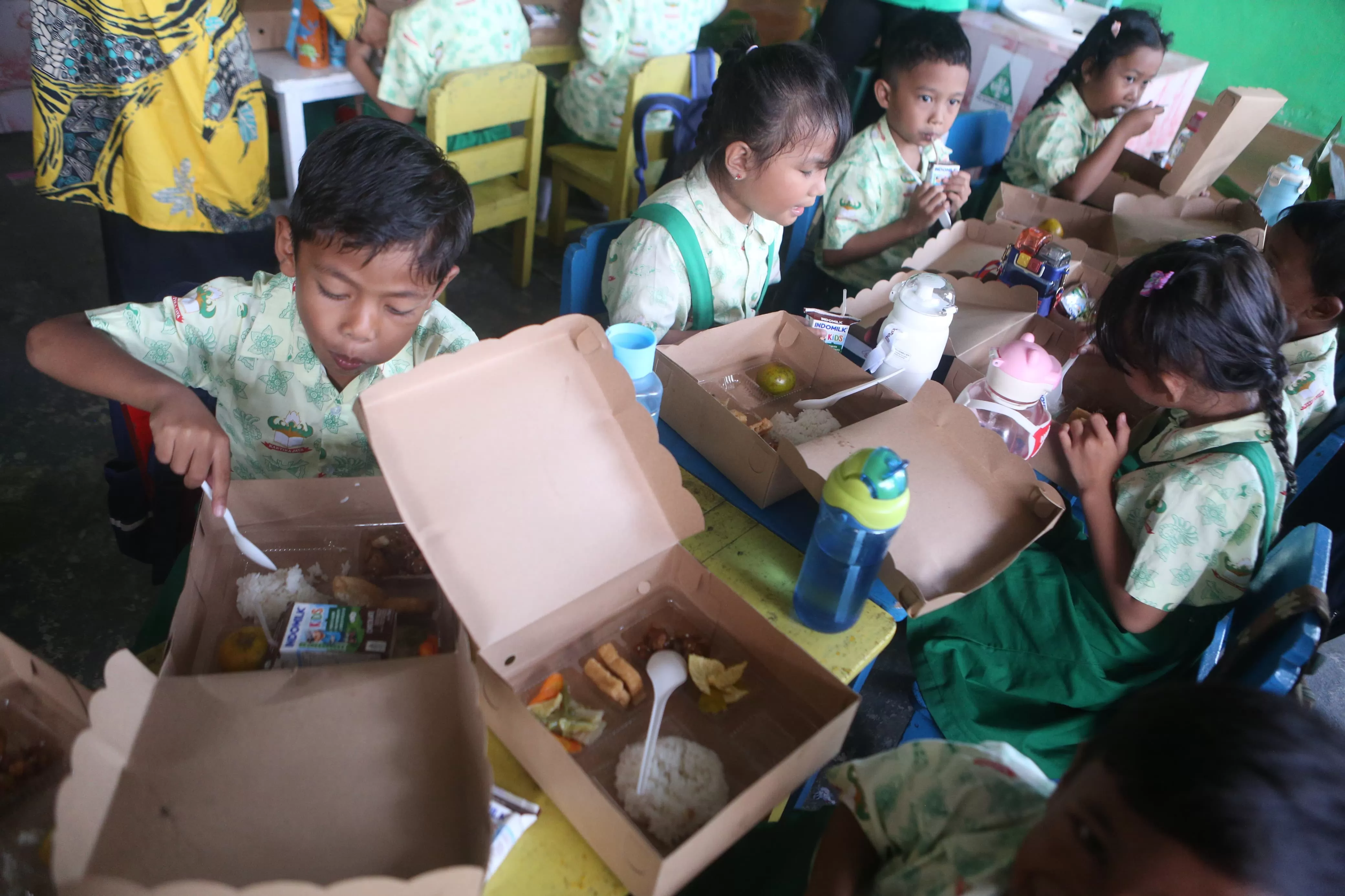 DIGULIRKAN: Program makan bergizi gratis yang dicanangkan Presiden Prabowo Subianto seharusnya sudah berjalan sejak 6 Januari lalu. Di Samarinda, dijadwalkan untuk mulai berjalan hari ini.  