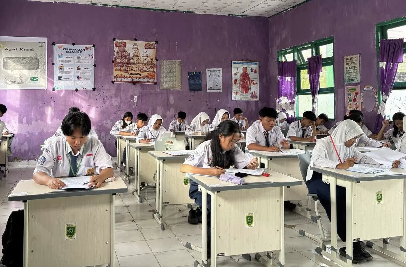 ILUSTRASI: Usulan perda pendidikan gratis untuk sekolah swasta jadi wacana usai rapat paripurna Propemperda, Senin, 10 Maret 2025.   Mantap Anggota DPRD di Kabupaten Ini Usulkan Raperda Pendidik (IZZA/BERAU POST)