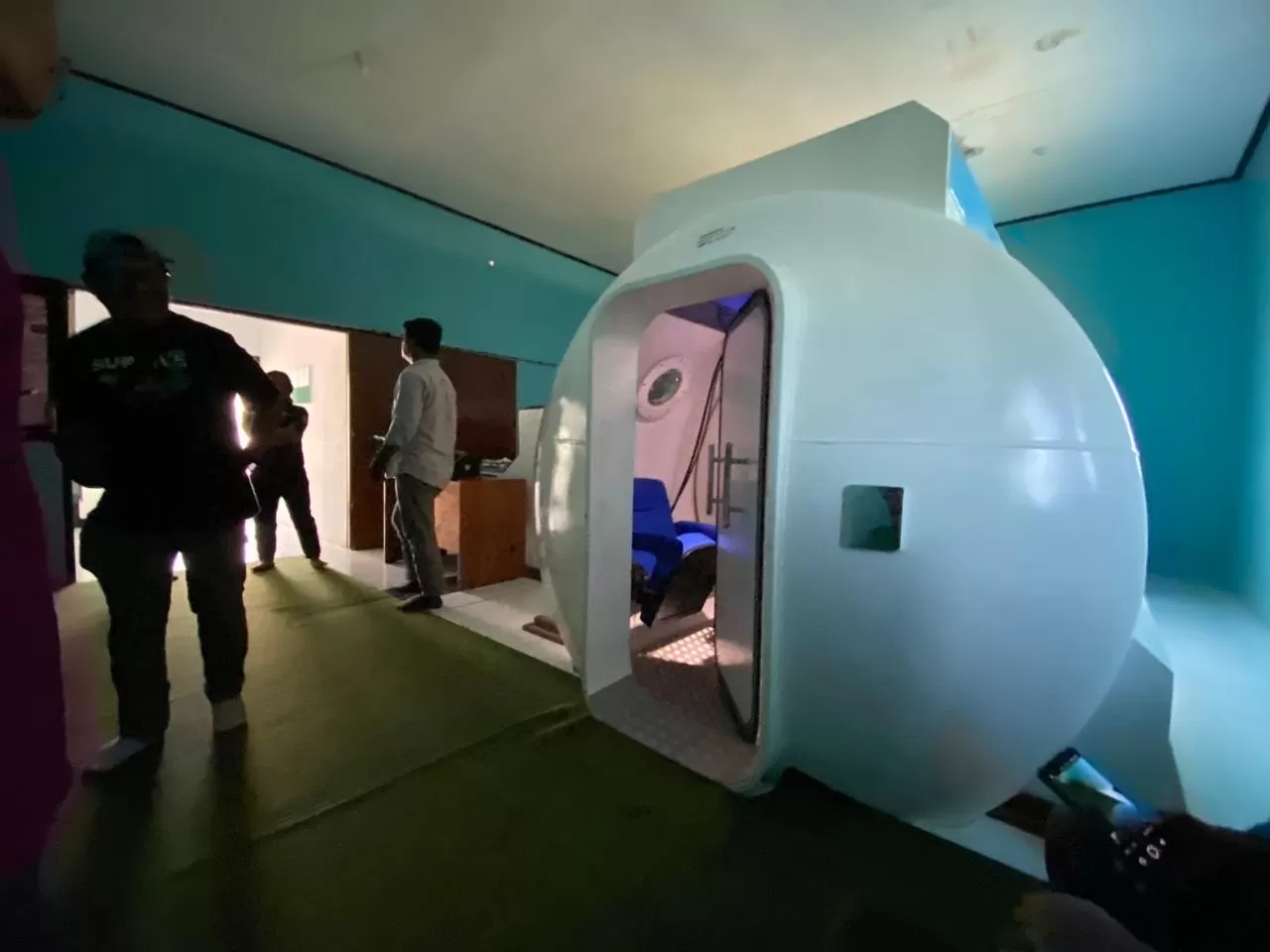 MANGKRAK: Alat terapi oksigen hiperbarik masih mangkrak di Puskesmas Tanjung Batu, dan Diskes Berau berencana memindahkan ke RSUD baru di Tanjung Redeb.  (BERAU POST)