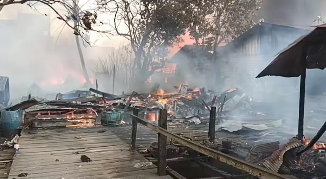 Puing sisa kebakaran.