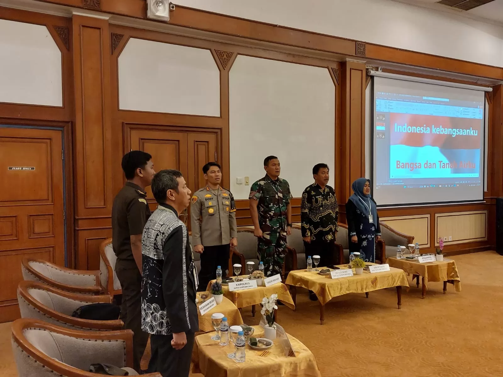 Sekda Kukar Sunggono saat menghadiri rapat pleno rekapitulasi perolehan suara PSU Pilkada 2024 (Elmo/Prokal.co)