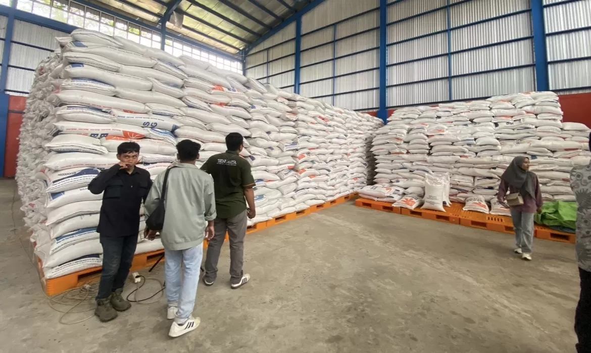BELUM IDEAL: Kapasitas gudang Bulog Berau dinilai belum ideal untuk menampung stok pangan di kabupaten ini. (IZZA/BERAU POST)