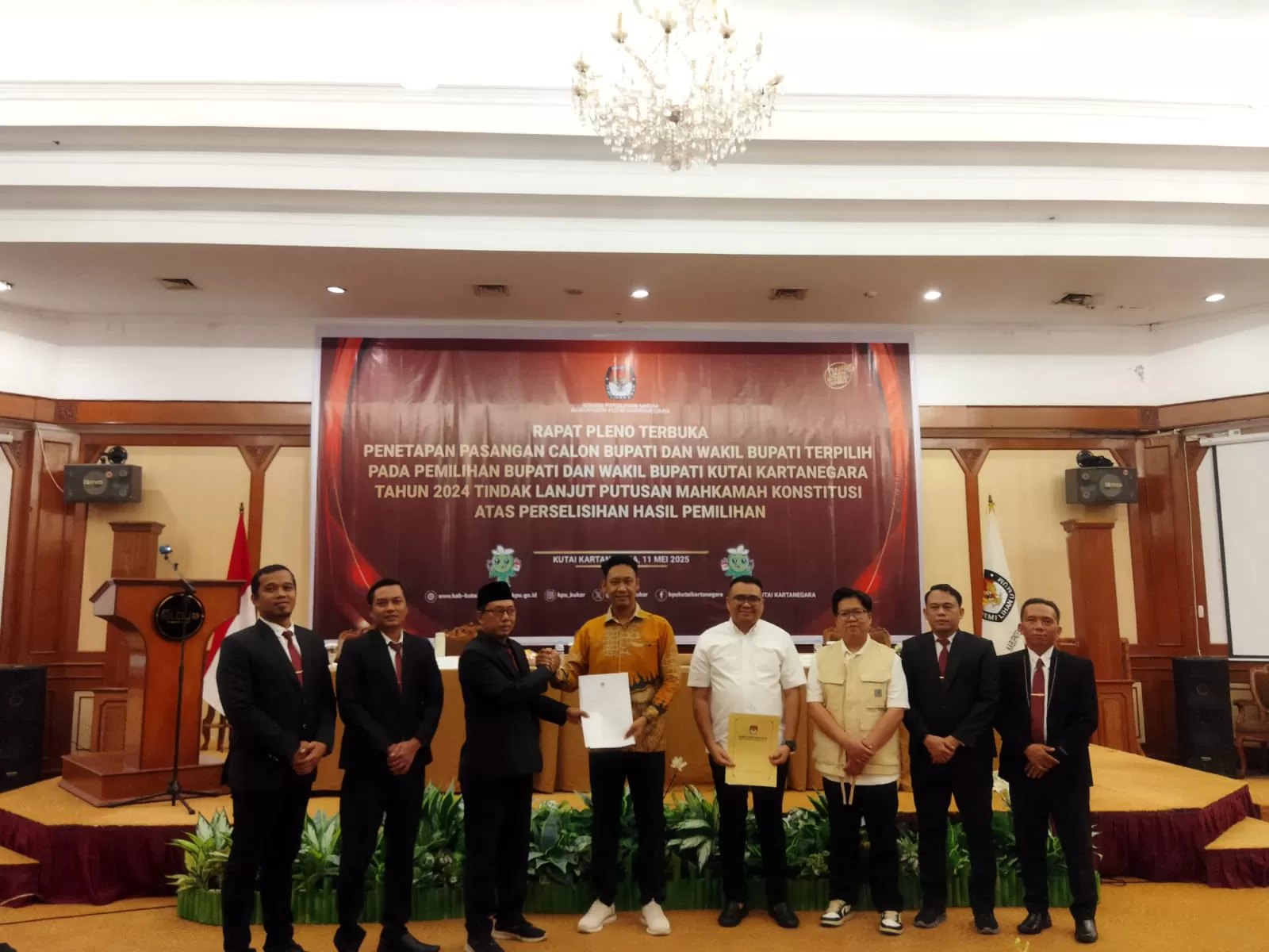 Rapat pleno KPU Kukar terhadap penetapan Bupati dan Wakil Bupati Kukar terpilih, Aulia Rahman Basri dan Rendi Solihin (Elmo/Prokal.co)  