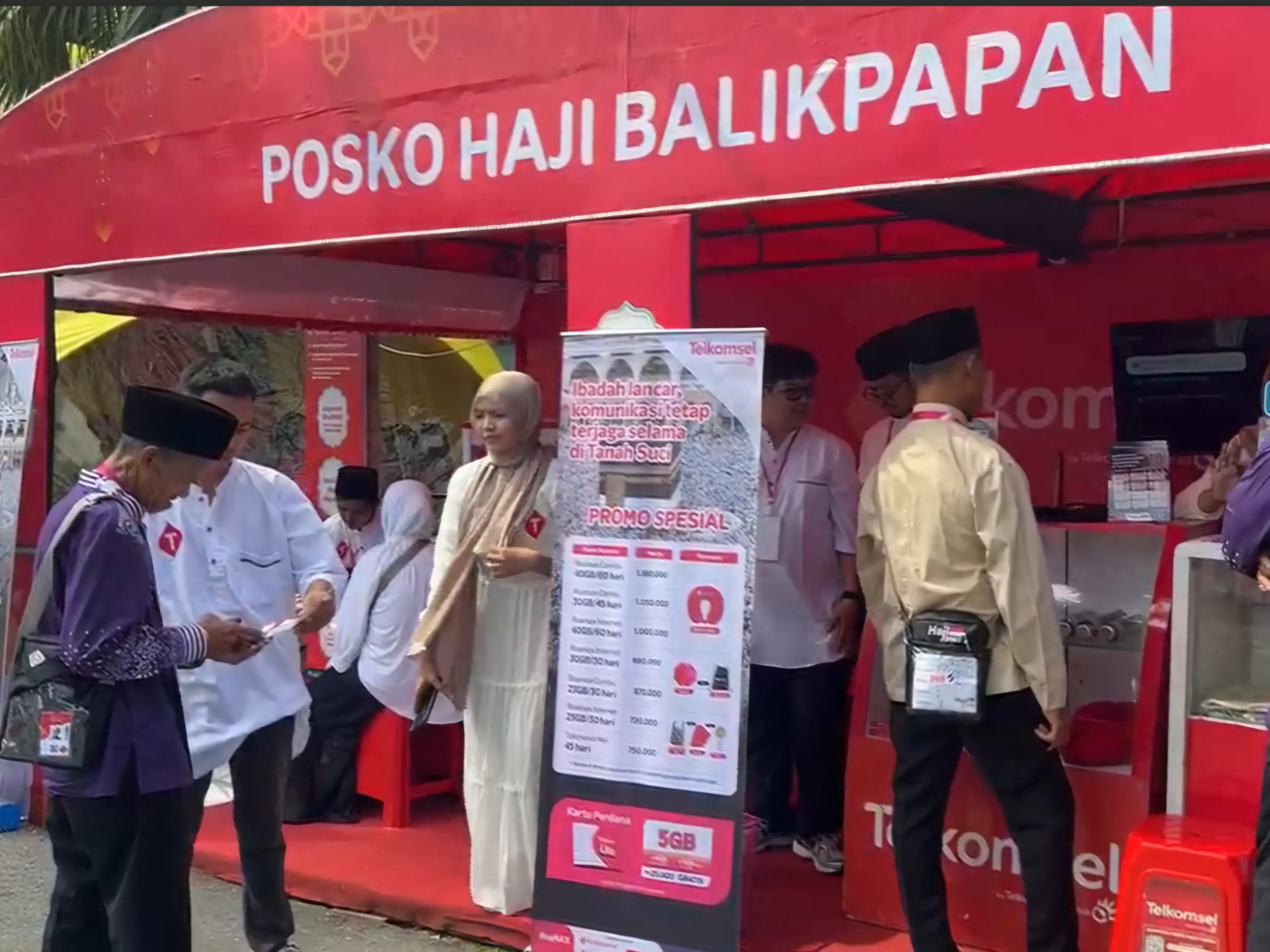  DUKUNG: Posko Haji Telkomsel di Balikpapan, Kaltim, hadir mulai 5 Mei 2025 yang beroperasi setiap hari, mulai pukul 08.00 hingga 22.00 Wita. (ISTIMEWA)