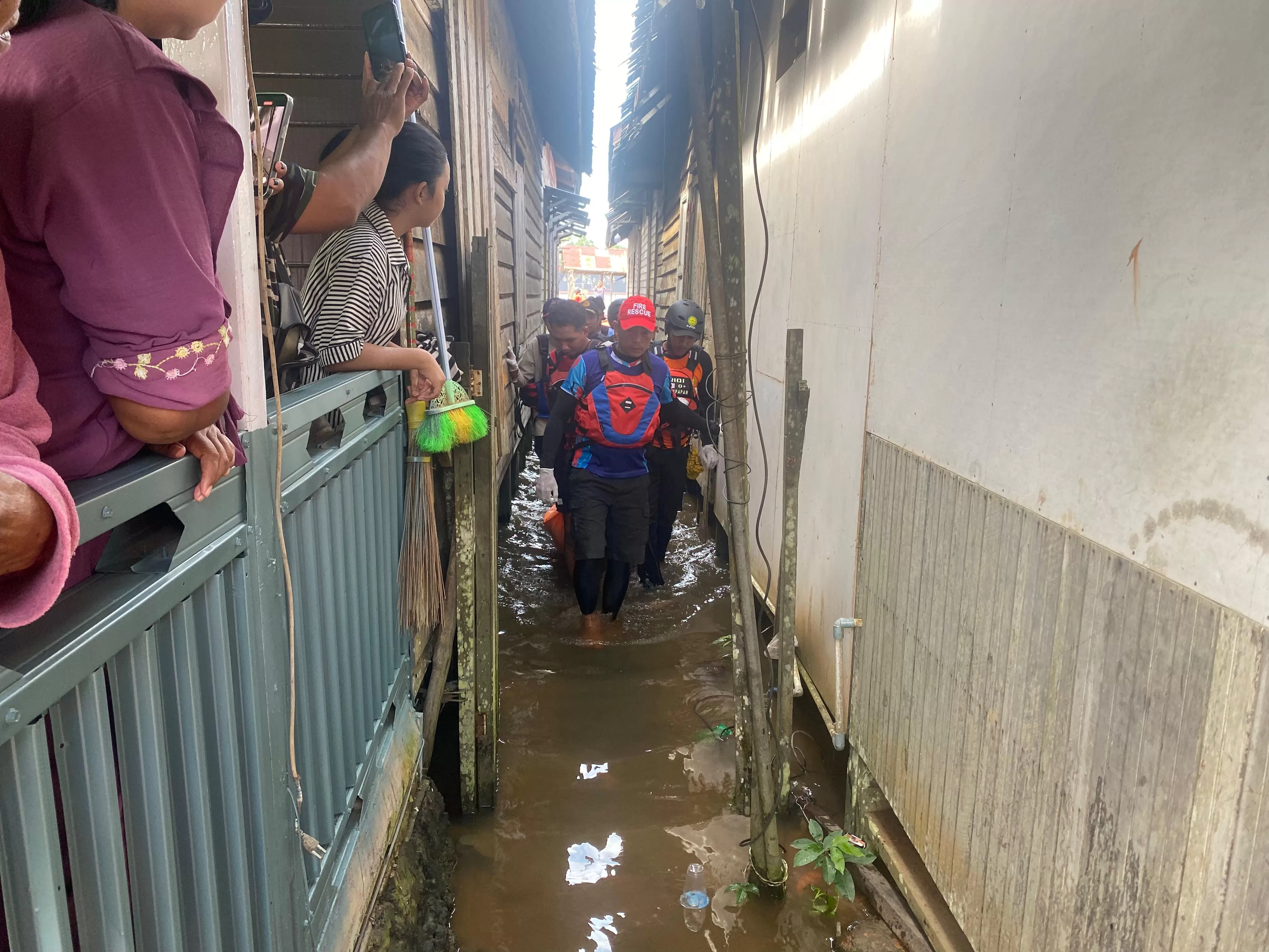 Evakuasi jenazah MS, bocah berumur 13 tahun yang tenggelam di perairan Sungai Mahakam, Loa Tebu, Tenggarong (Ist/Disdamkarmatan Kukar)  