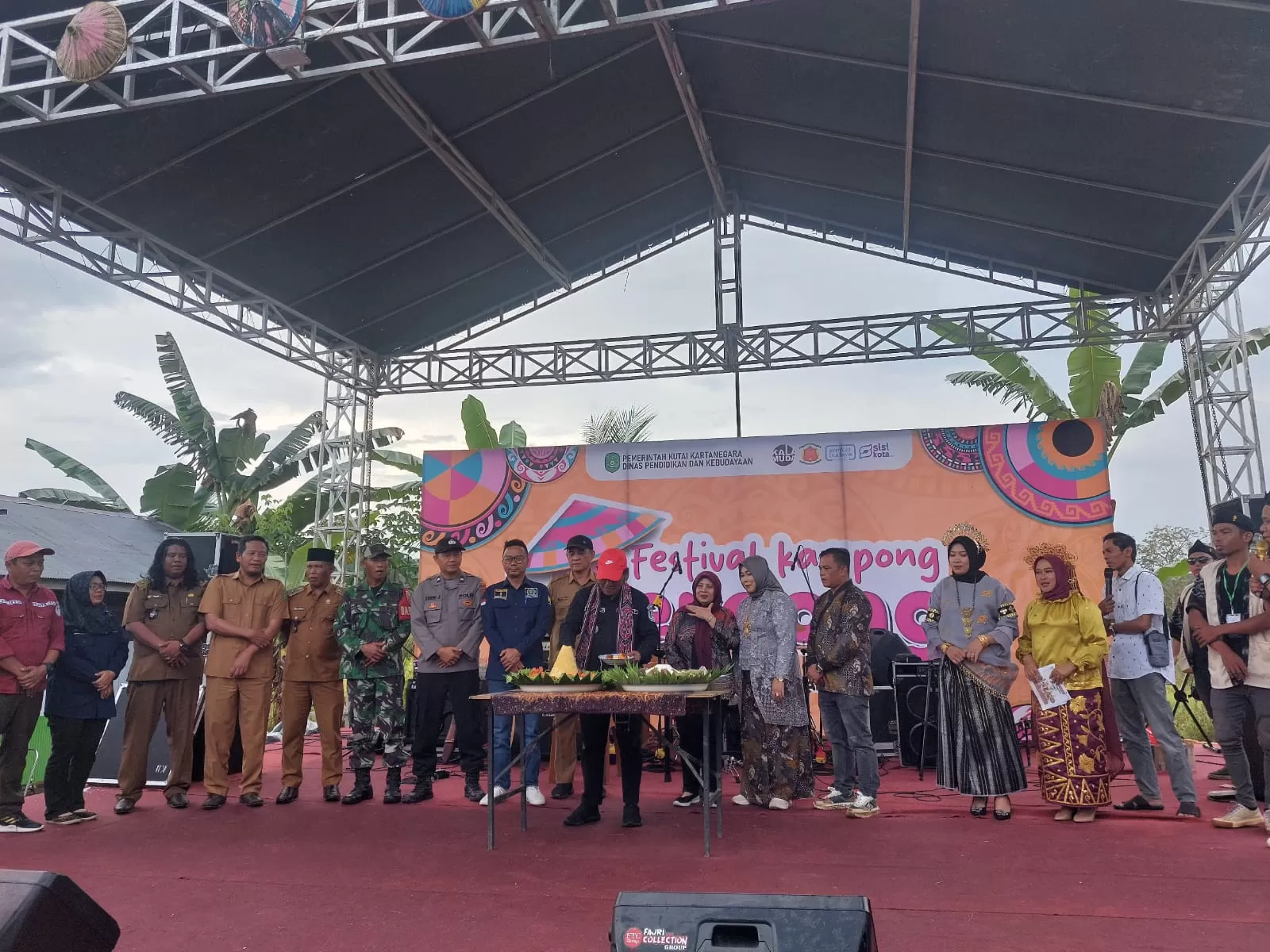 Festival Kampong Seraong ke-6 di Desa Jembayan Tengah, Loa Kulu (Elmo/Prokal.co)  