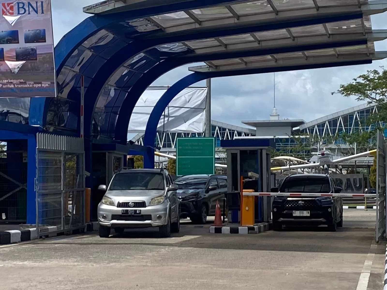 SAMBUT JEMAAH HAJI: Manajemen Bandara Kalimarau, Berau, akan membebaskan biaya parkir saat penyambutan jemaah haji asal Berau.  (SENO/BERAU POST)