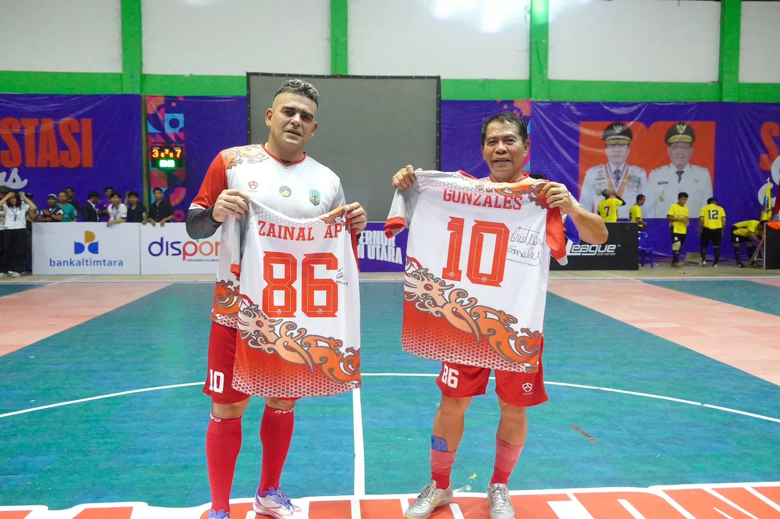 Cristian Gonzales dan Gubernur.
