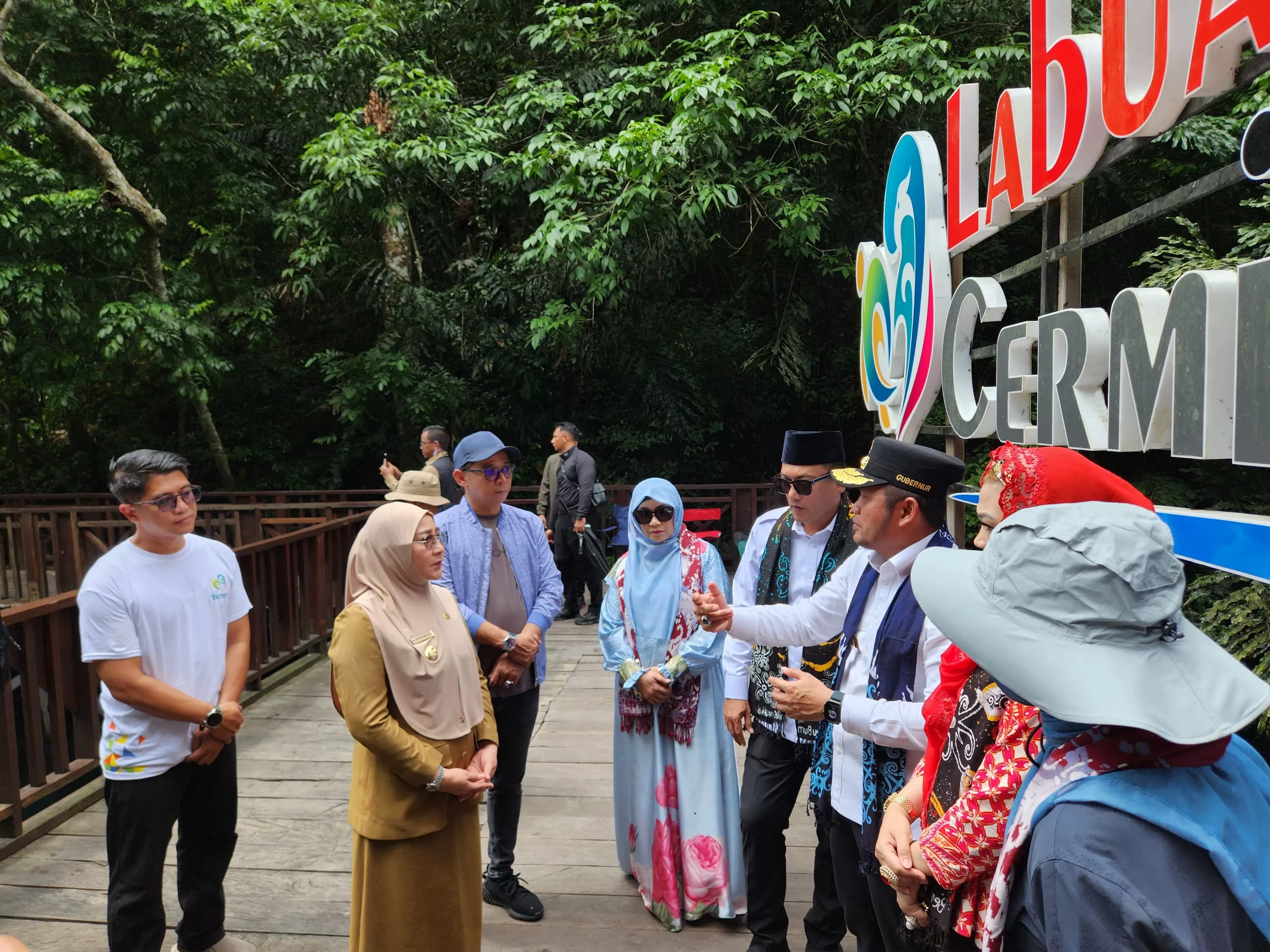 TERUS DIKEMBANGKAN: Destinasi wisata unggulan Labuan Cermin di Kabupaten Berau ini terus ditingkatkan fasilitas.    (MARNI/BERAU POST)