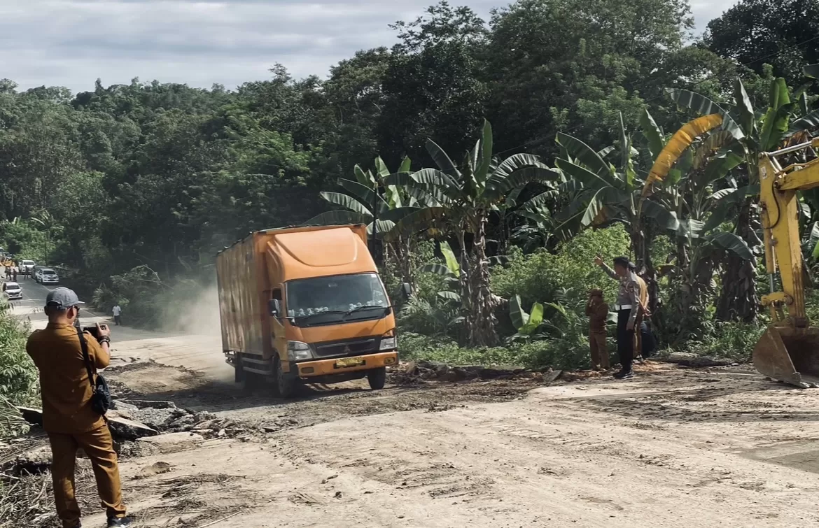 JADI PERHATIAN: Ruas jalan nasional di provinsi ini menjadi perhatian Pemprov Kaltim untuk ditindaklanjuti kepada kementerian, agar perbaikannya bisa dilakukan oleh pemerintah pusat. (SENO/BERAU POST)