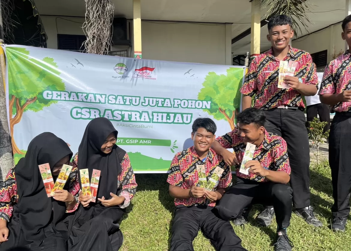   AKSI LINGKUNGAN: PT GSIP dan AMR menggelar Aksi Hijau di SMAN 1 Pangkalan Lada, Kotawaringin Barat, Provinsi Kalteng. (ISTIMEWA)