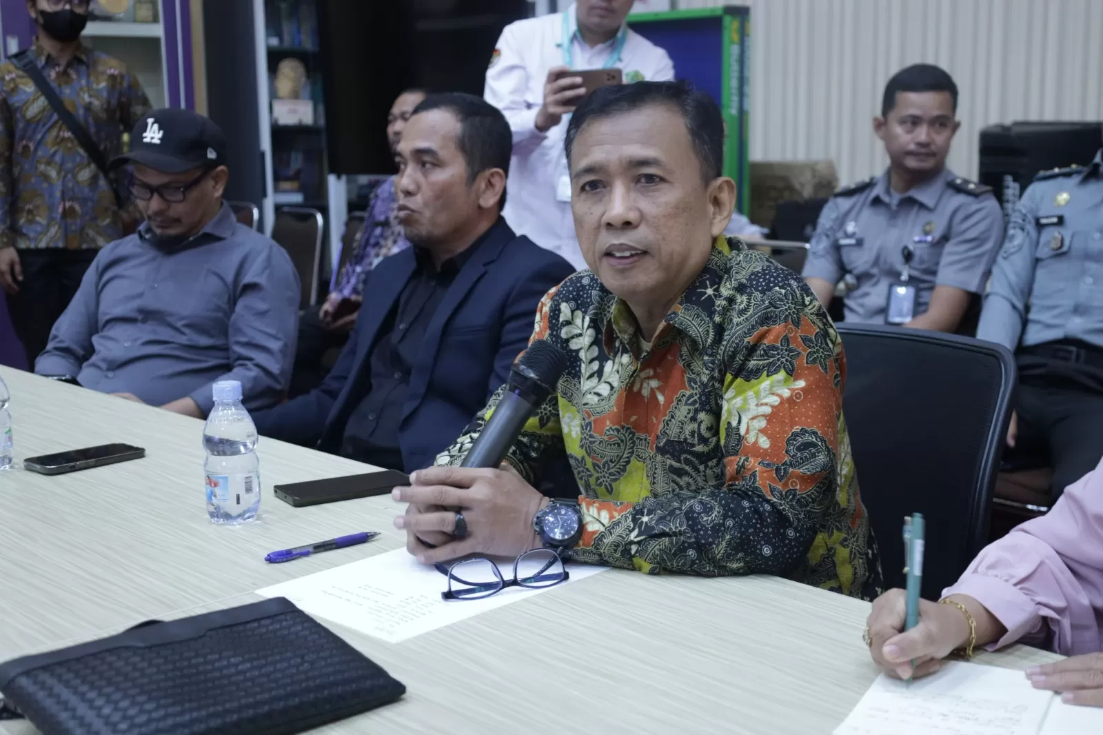 MONEV: Imran Duse dan komisioner lainnya dalam peluncuran Monev Keterbukaan Informasi Publik tahun 2025.  
