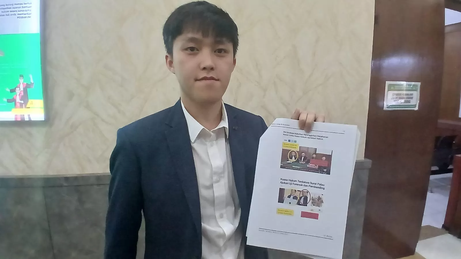 PERNAH BERSAMA: Kimham melampirkan bukti kedekatan calon pengurus dengan pengacara pemohon dalam materi jawaban, Kamis (24/7/2025). (LUGAS WICAKSONO/JAWA POS)