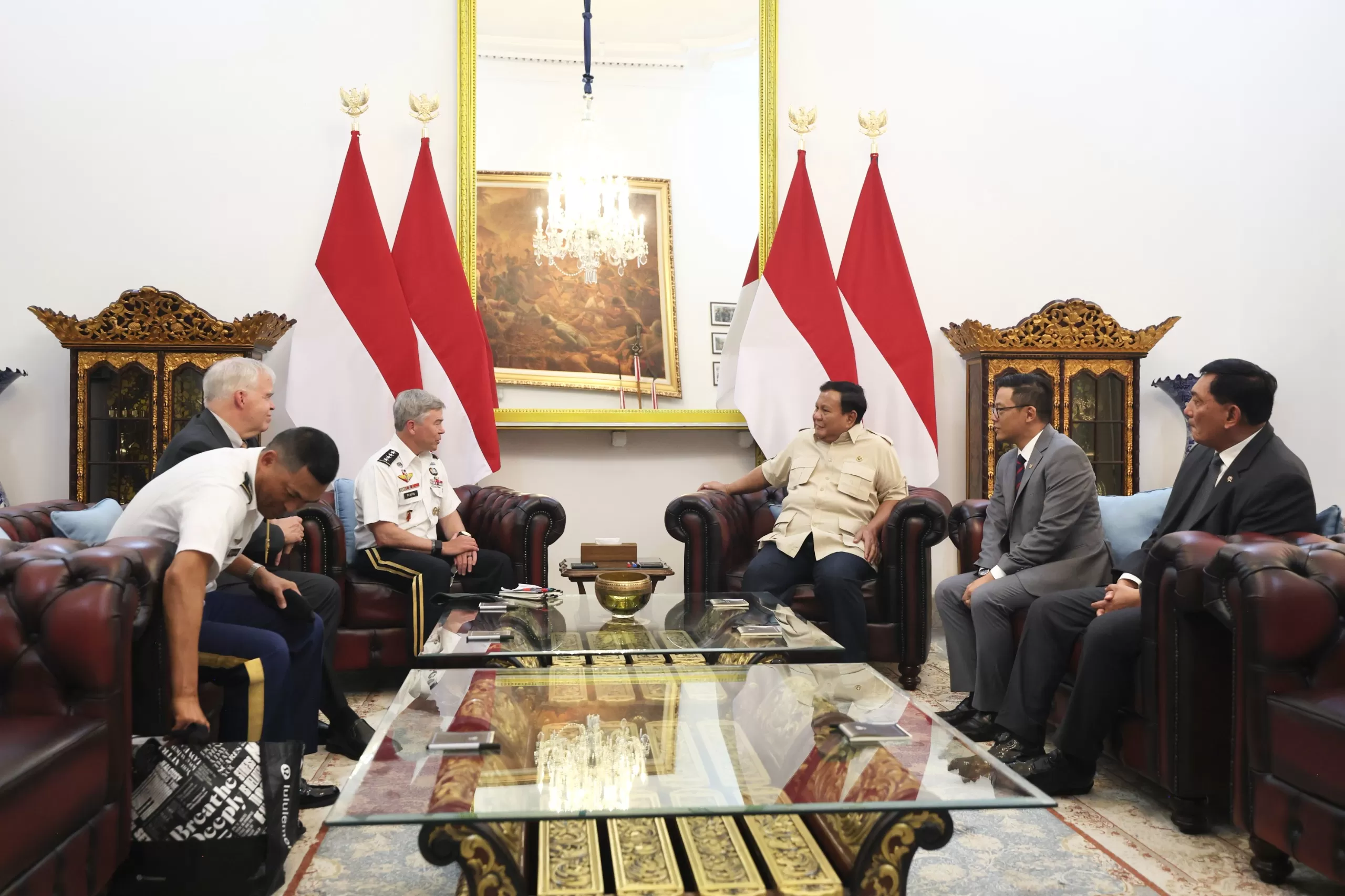 Prabowo Subianto menerima kunjungan Jenderal Bryan Patrick Fenton, Komandan Komando Operasi Khusus Amerika Serikat di Istana Merdeka, Jakarta, Senin (4/8).