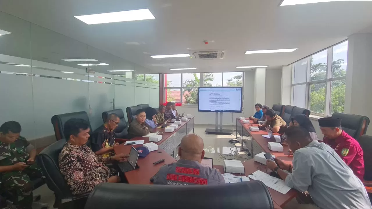 Suasana rapat mediasi konflik agraria Desa Long Beleh Modang, Kembang Janggut yang difasilitasi Pemkab Kukar (Istimewa)  