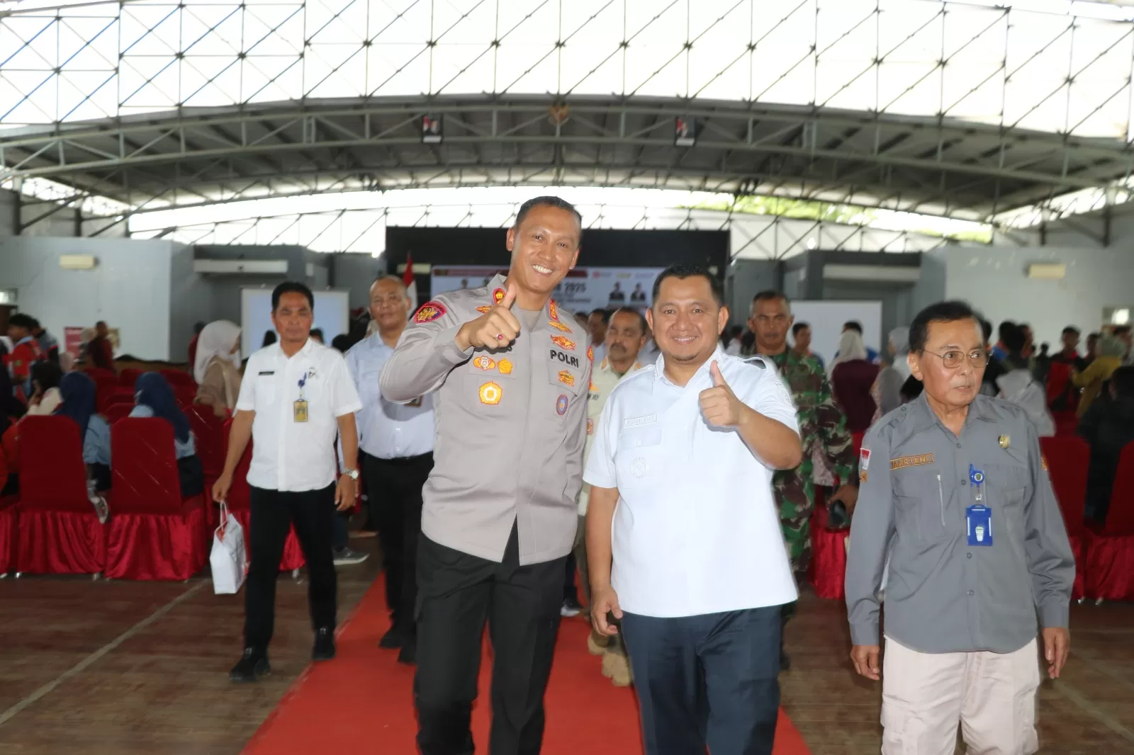 JOB FAIR: Bupati PPU, Mudyat Noor (tengah), Kapolres AKBP Andreas Alek Danantara dan Kepala Disnakertrans PPU, Marjani, saat peluncuran Job Fair 2025 di Graha Pemuda PPU, Rabu, 13 Agustus 2025.  (ISTIMEWA)