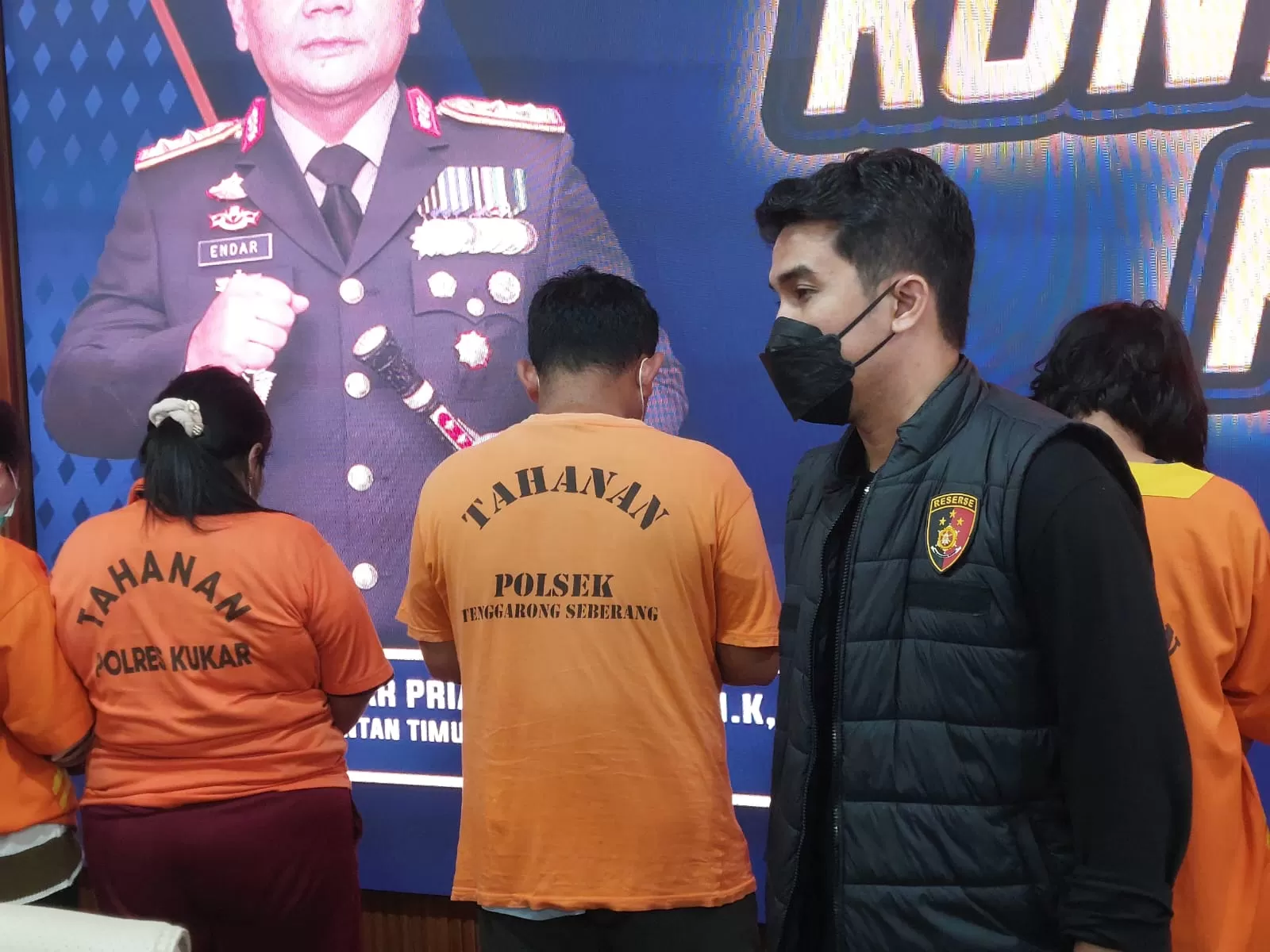 Tersangka diamankan.