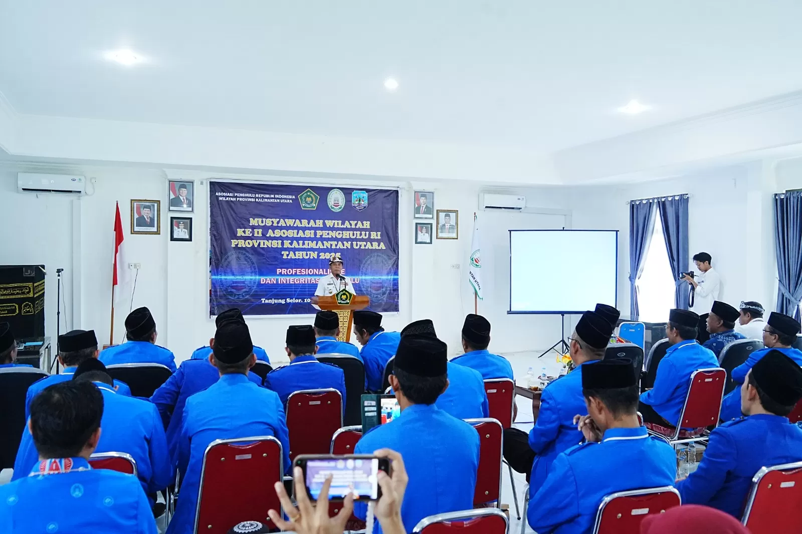 Gubernur Kaltara, Dr. H. Zainal A. Paliwang, S.H., M.Hum membuka Muswil ke-II APRI Wilayah Kaltara yang digelar di Aula Kantor Kementerian Agama (Kemenag) Kabupaten Bulungan, Rabu (10/9).  