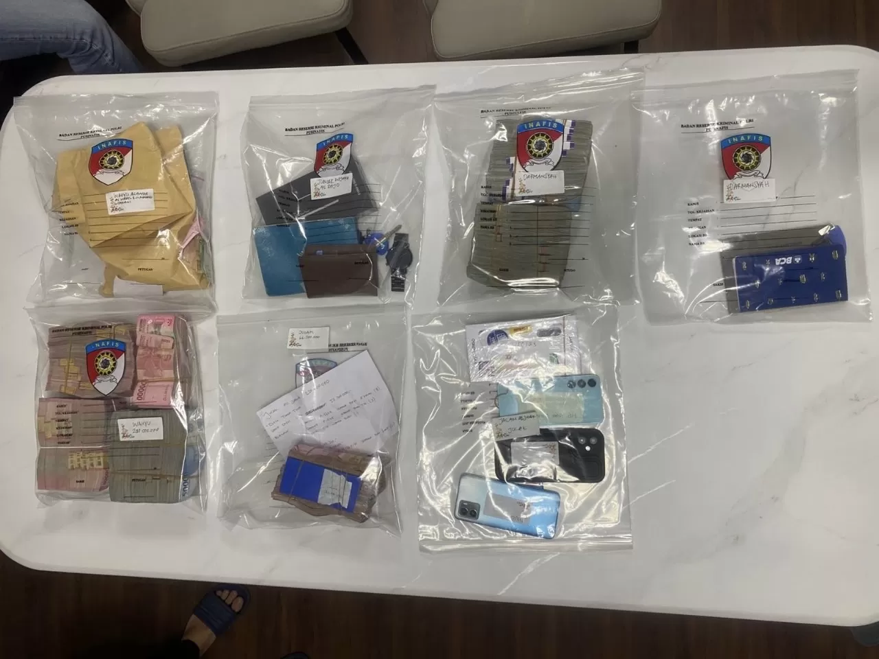 KASUS: Sejumlah barang bukti penggelapan BBM yang diungkap Ditreskrimum, Polda Kaltim, Minggu, 21 September 2025. (ISTIMEWA)