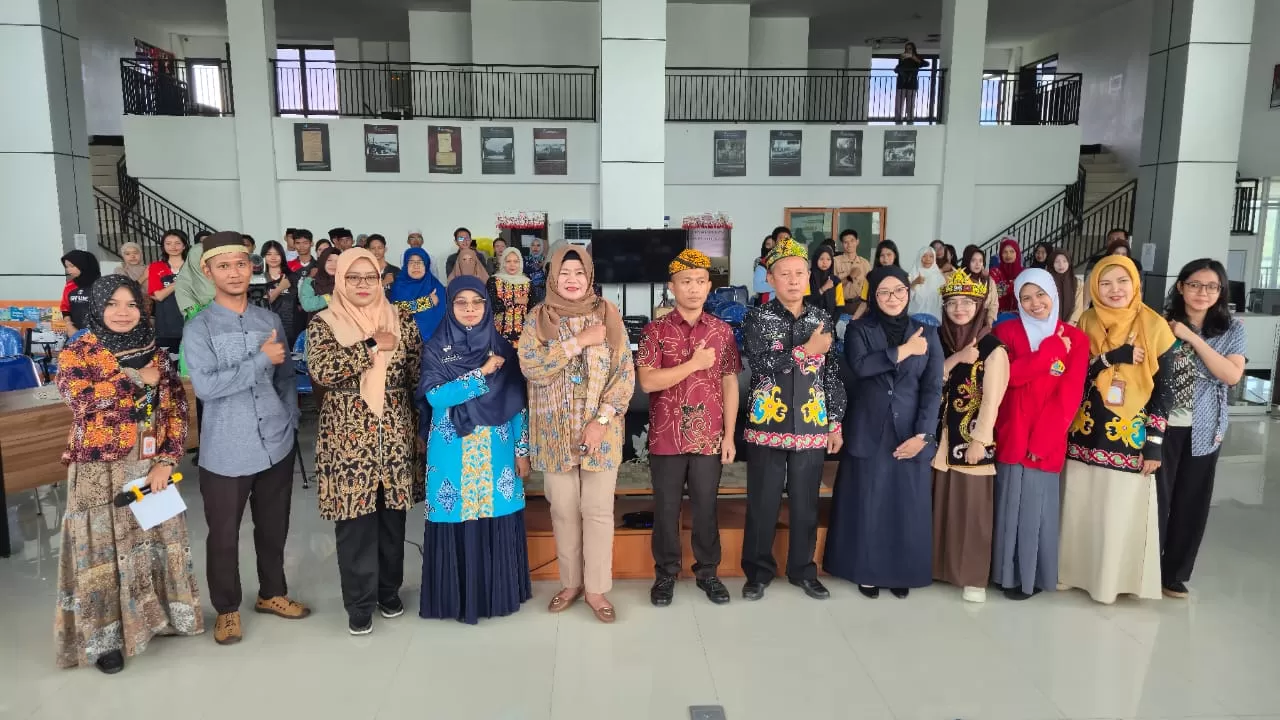 Cption: Para dewan juri berfoto di Kantor Dinas Perpustakaan dan Kearsipan Kaltara, Jumat (19/09/2025). (istimewa)