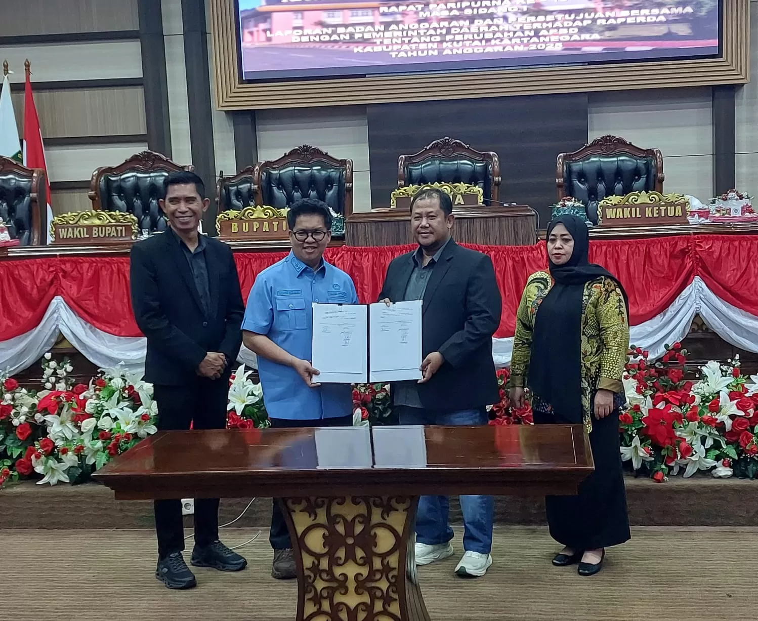 Rapat paripurna pengesahan APBD-P 2025 (Elmo/Prokal.co)  