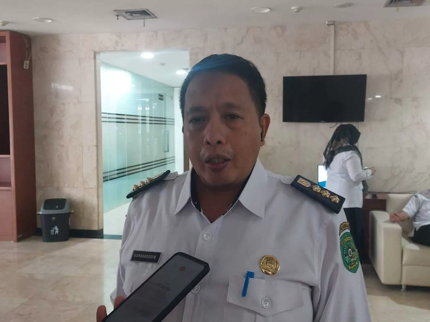 Camat Samboja Barat, Burhanuddin (Elmo/Prokal.co)  