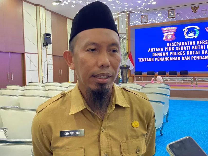 Plt Camat Kembang Janggut Suhartono (Istimewa)  