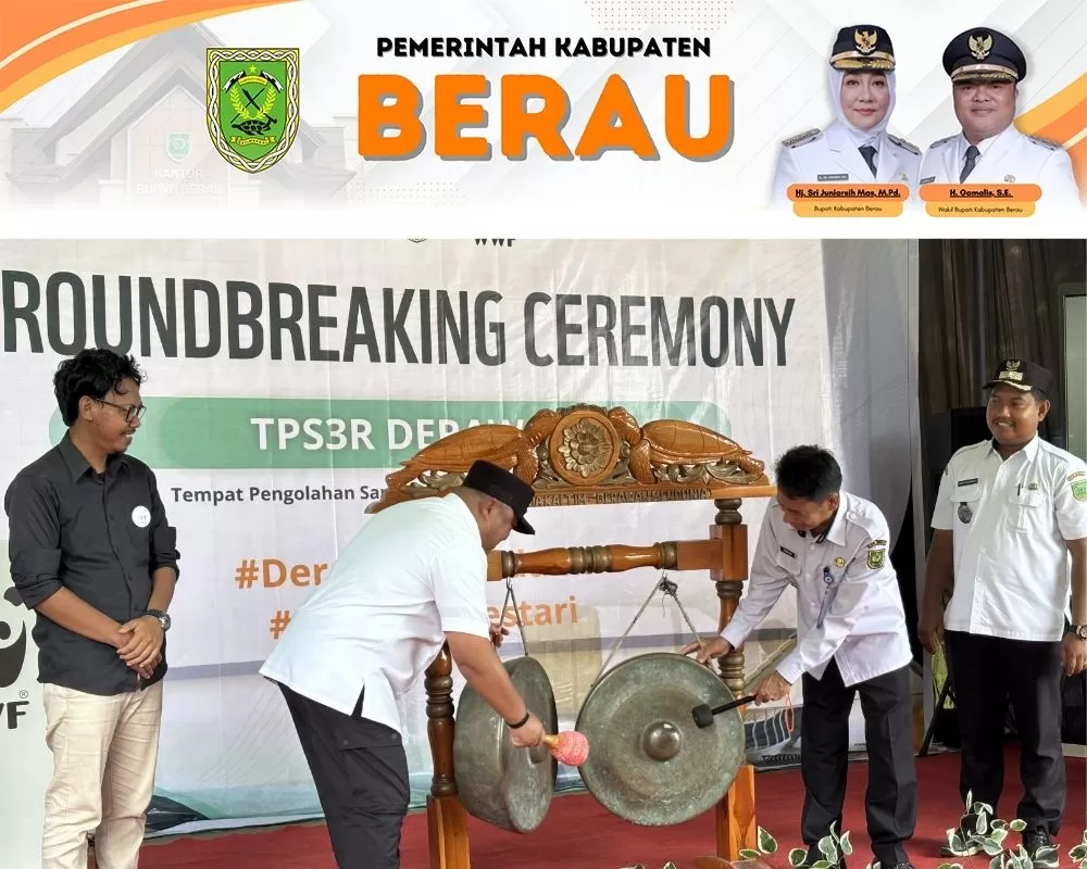 KELOLA SAMPAH: Wakil Bupati Berau Gamalis saat melakukan pemukulan gong sebagai tanda dimulainya groundbreaking TPS3R di Kampung Pulau Derawan, Rabu, 10 September 2025. (IZZA/BERAU POST)