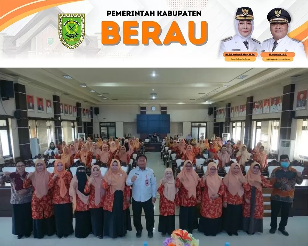 KEBERSAMAAN: Sekkab Berau, Muhammad Said, bersama pengurus DWP serta peserta pelatihan di Ruang Sangalaki, Rabu, 20 Agustus 2025.  (SENO/BERAU POST)