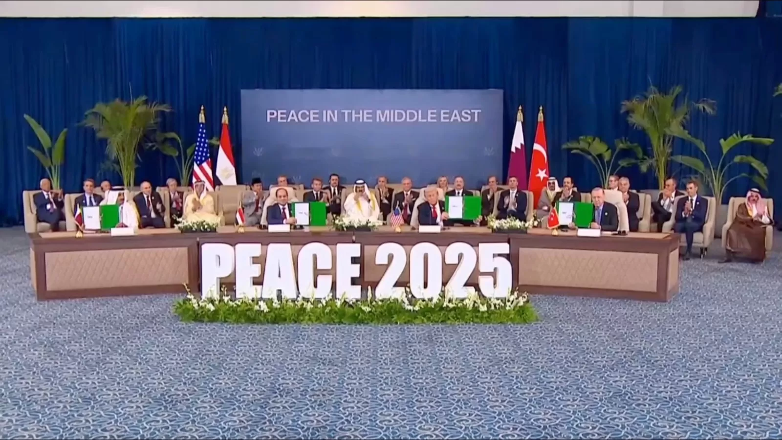 Penandatanganan perdamaian Palestina-Israel yang dihadiri Prabowo.