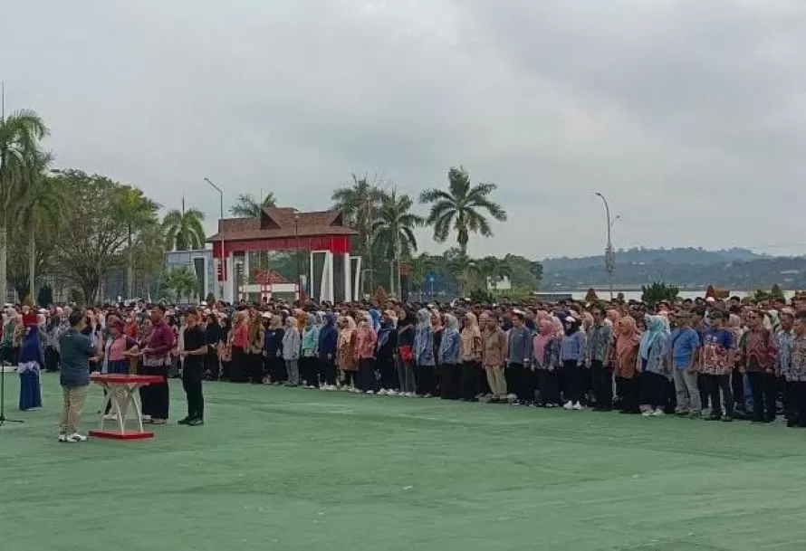 Gladi bersih pelantikan PPPK tahap kedua Kukar di Halaman Kantor Bupati (Ist/BKPSDM Kukar)  