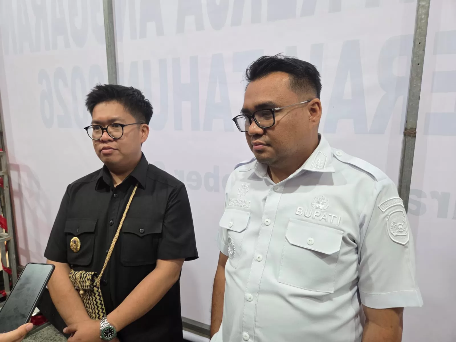 Bupati dan Wakil Bupati Kukar, Aulia Rahman Basri bersama Rendi Solihin di sela rapat pemaparan rencana kerja perangkat daerah tahun 2026 (Elmo/Prokal.co)  