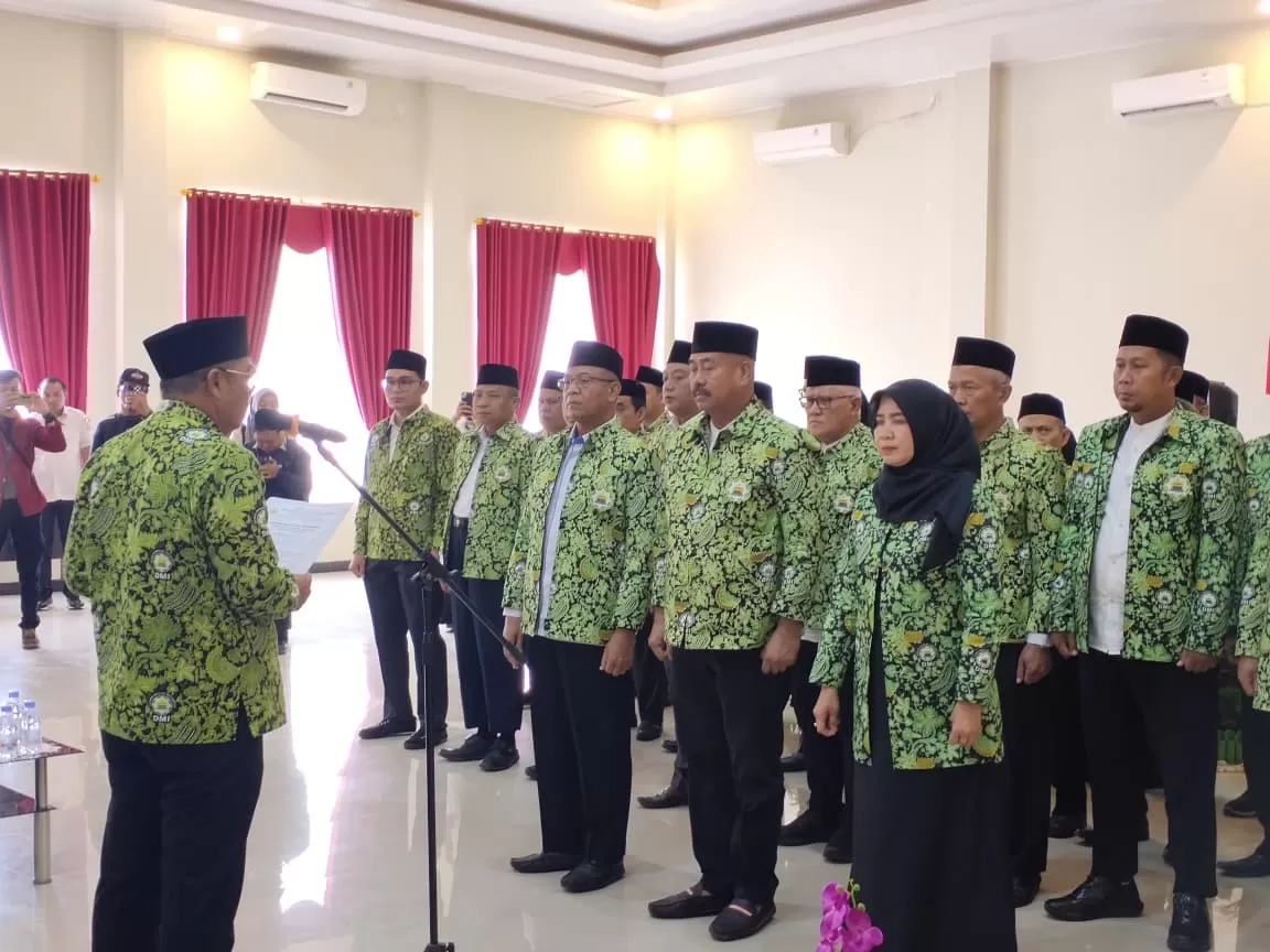 Pelantikan kepengurusan Dewan Masjid Indonesia Kabupaten Kutai Kartanegara periode 2025-2030 (Elmo/Prokal.co)  