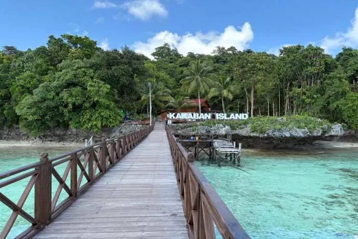 PEMBANGUNAN: Disbudpar Berau kembali melanjutkan pembangunan infrastruktur di Pulau Kakaban.  (DISBUDPAR BERAU UNTUK BERAU POST)