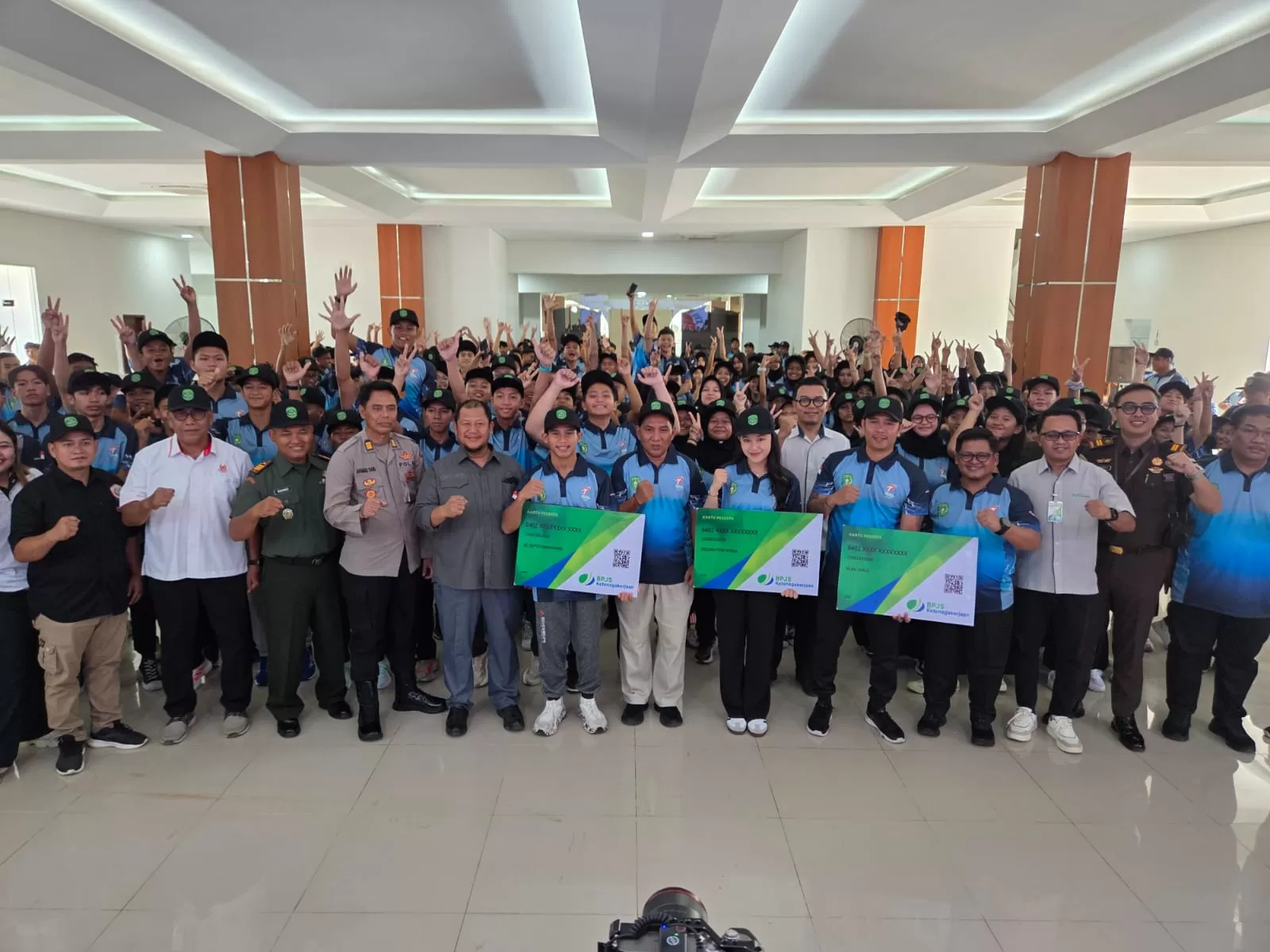 Wakil Ketua DPRD Kukar, Abdul Rasid menghadiri pelepasan atlet menuju POPDA Kaltim 2025 (Elmo/Prokal.co)  