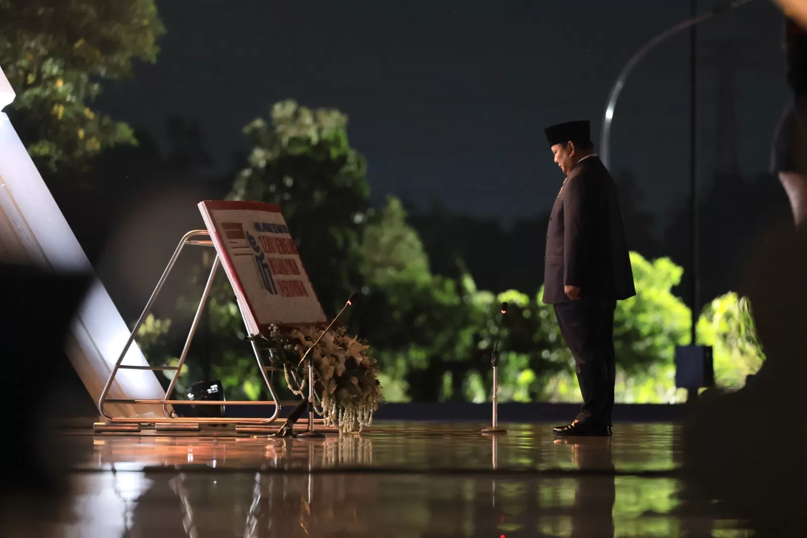 Prabowo dalam renungan suci.