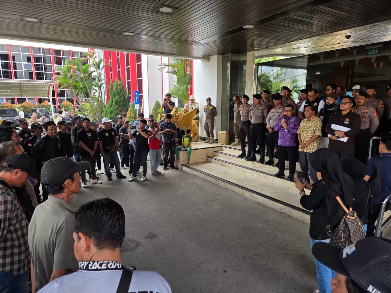 Pemkab Kukar menerima aksi Aliansi Peduli Kukar mengenai kebijakan event yang mendatangkan artis nasional (Elmo/Prokal.co)  