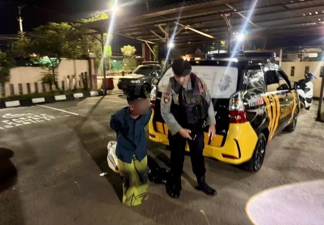 Tersangka diamankan.