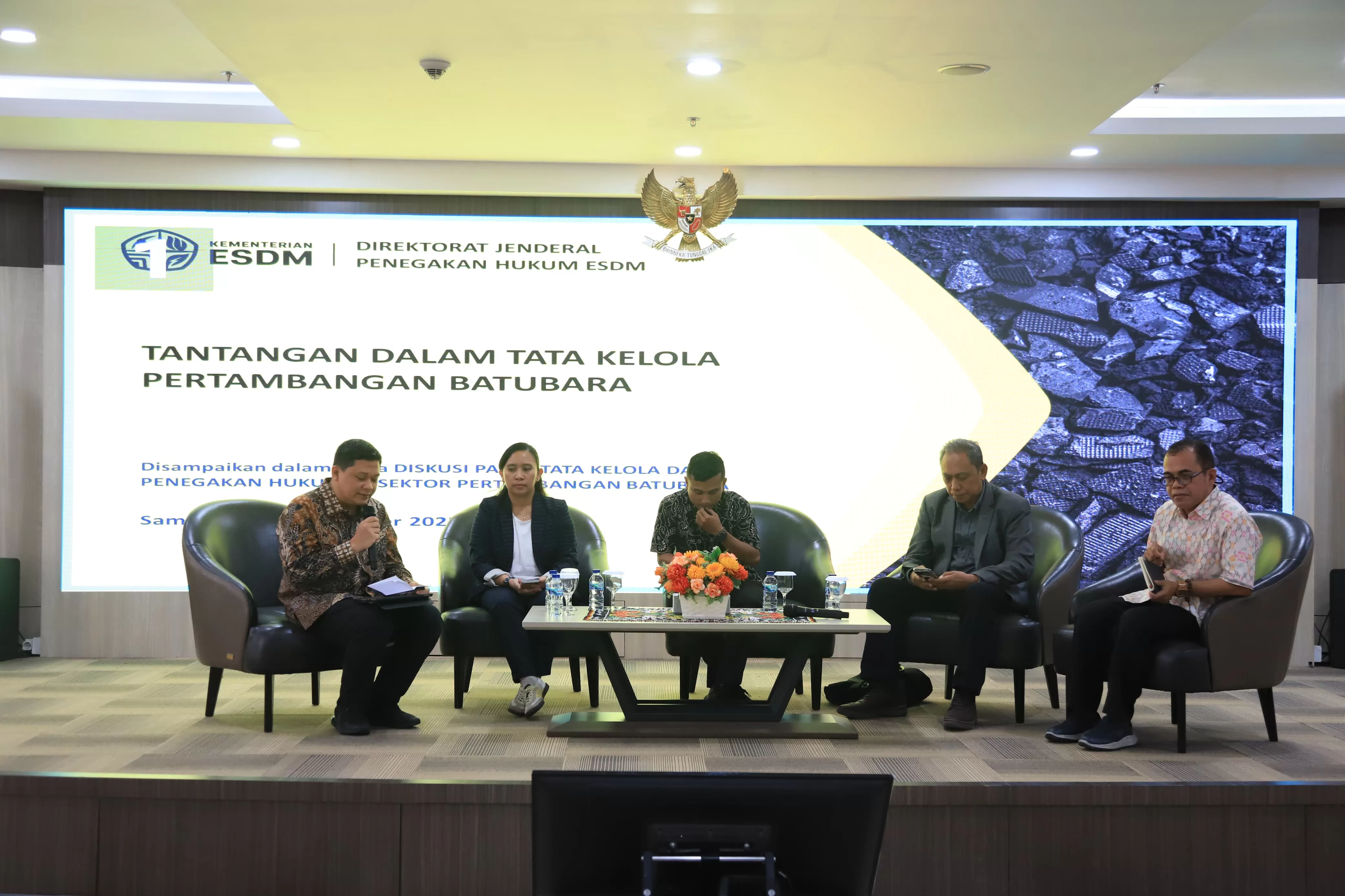 Diskusi Panel dalam rangka memperingati Hari Antikorupsi Sedunia (Hakordia) 2025 dengan tema &ldquo;Tata Kelola dan Penegakan Hukum di Sektor Pertambangan Batubara&rdquo;.
