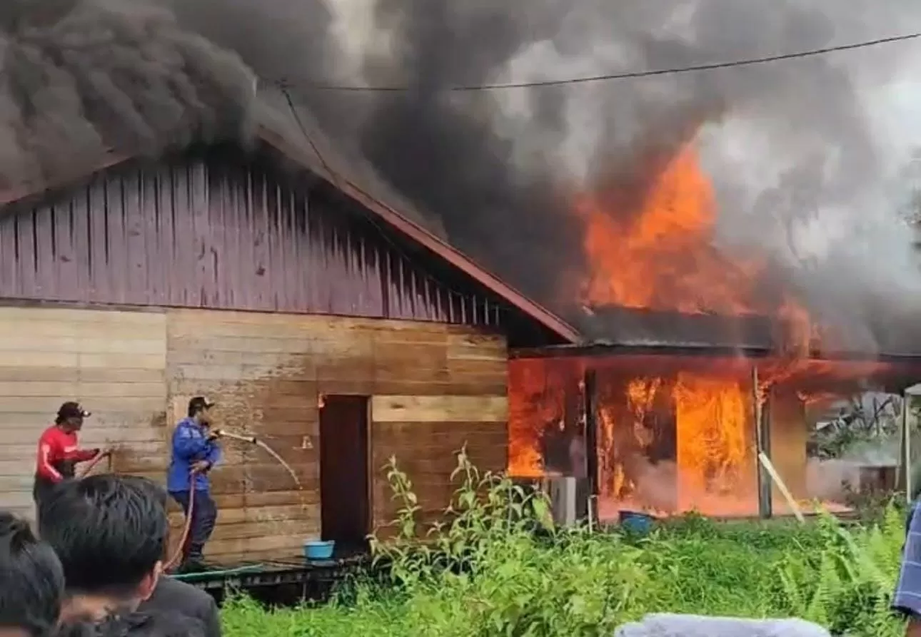 Kebakaran hebat di Desa Sungai Mariam, Anggana (Ist/Disdamkarmatan Kukar)  