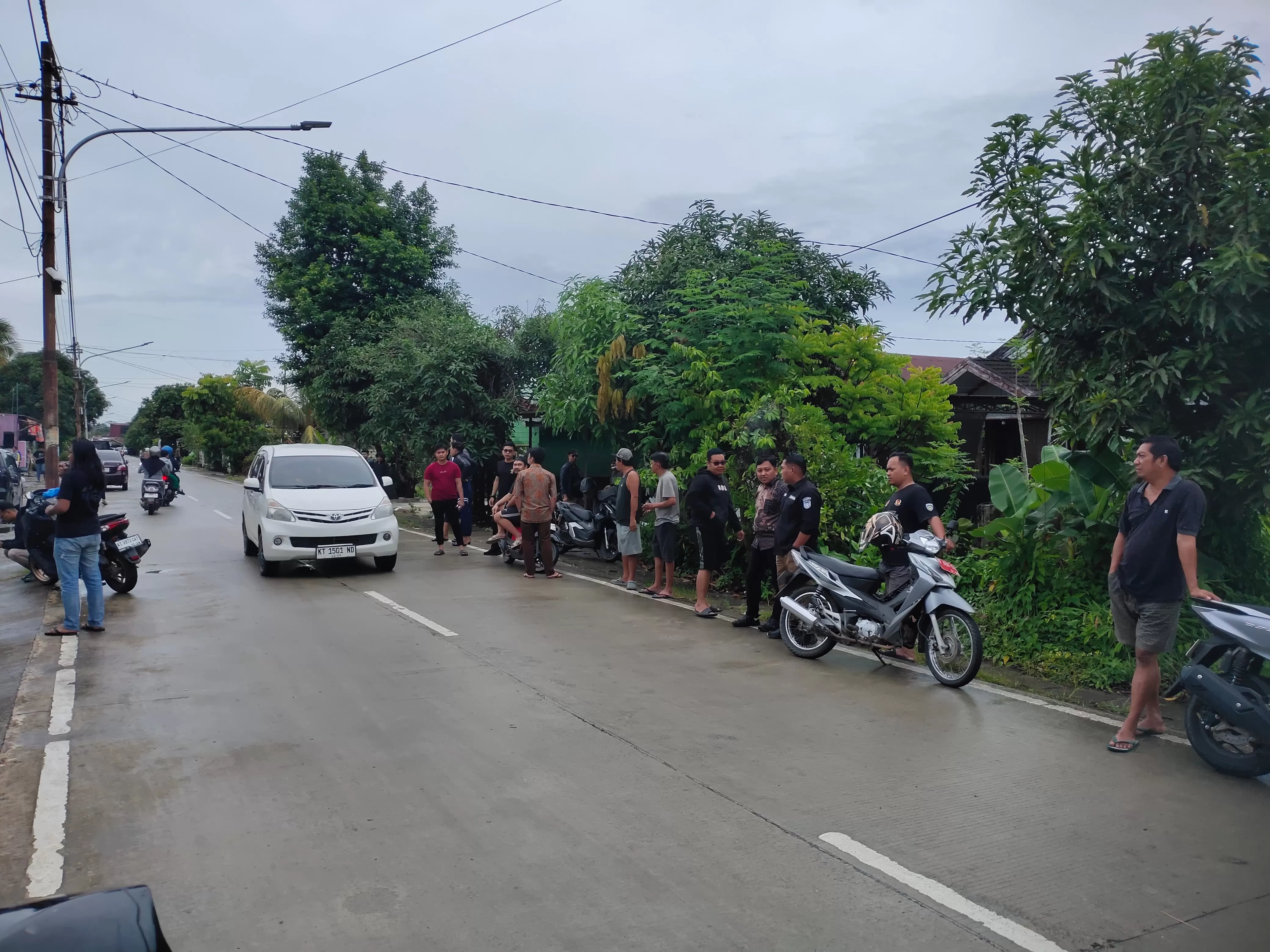 Proses pencarian napi anak yang kabur di Jalan Danau Jempang, Kelurahan Melayu, Tenggarong (Elmo/Prokal.co)