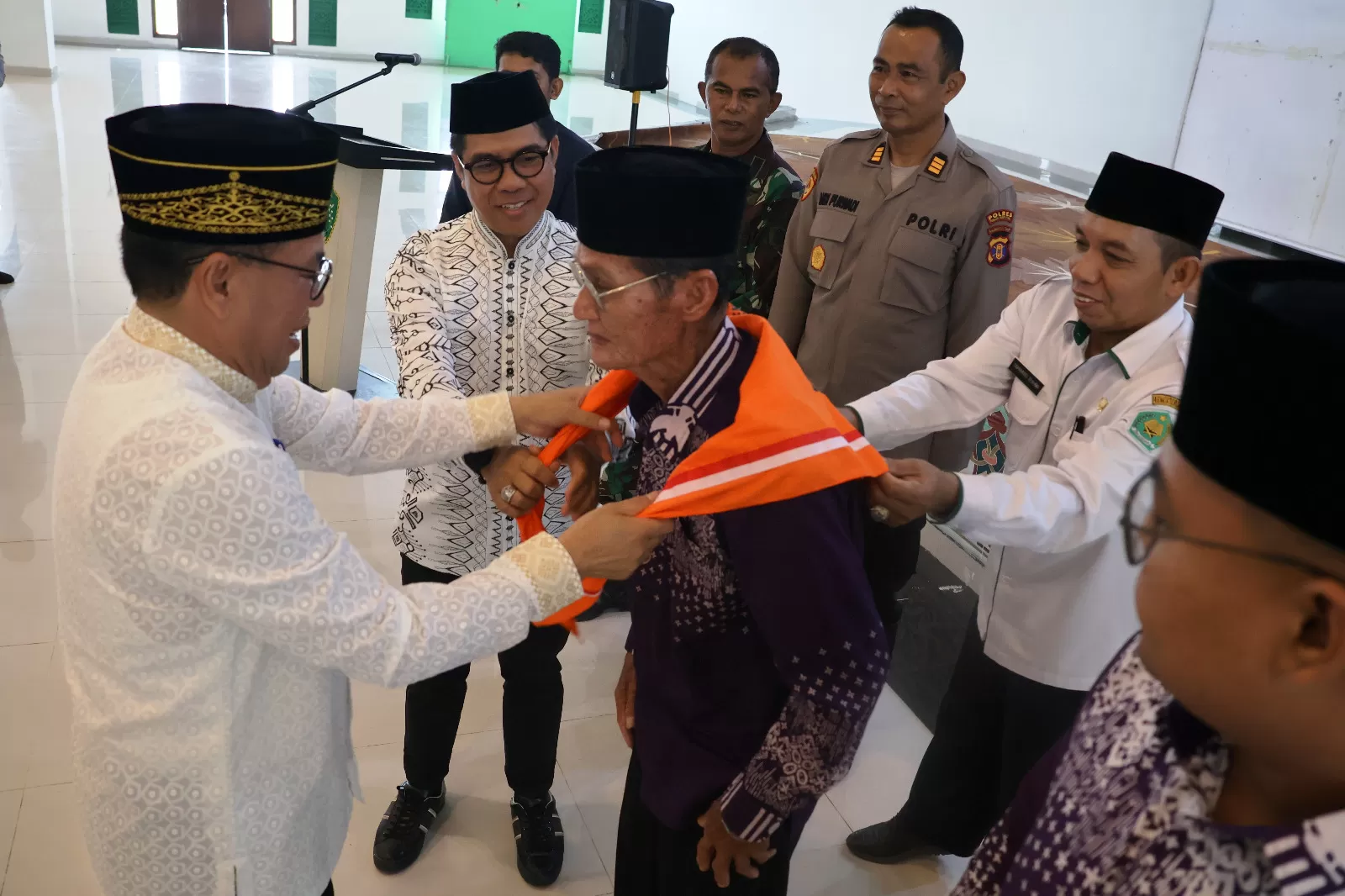 Pj Bupati Lepas Keberangkatan 141 Calon Haji PPU, Makmur Marbun Pesan ...