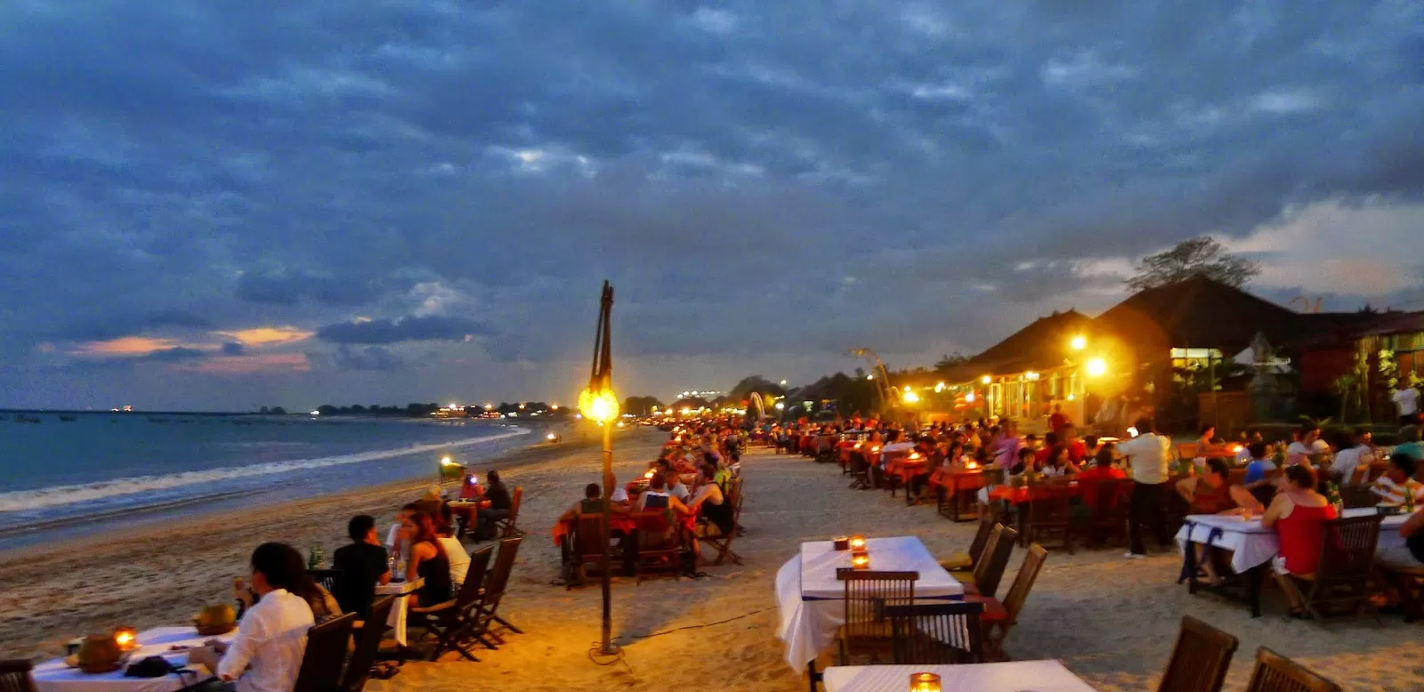Pantai Jimbaran Bali, Pesona Keindahan Alam Dan Wisata Kuliner - Pande