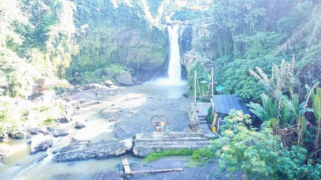 Tegenungan Waterfall yang dapat Anda temui di sekitar Ubud. (Google Maps Reviewer / Prasanna Dinesh)