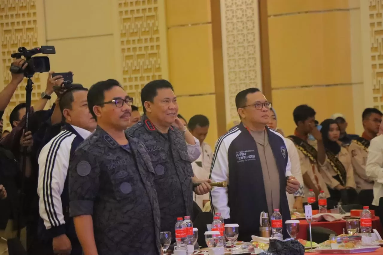 Gubernur Lampung, Kepala BNN dan Kapolda Lampung dalam sebuah diskusi melawan penyalagunaan narkoba. (Humas Polda Lampung)