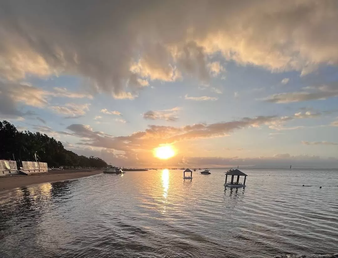 Pemandangan matahari terbit dari Pantai Sanur. (Google Reviewer / Mohammad Army)