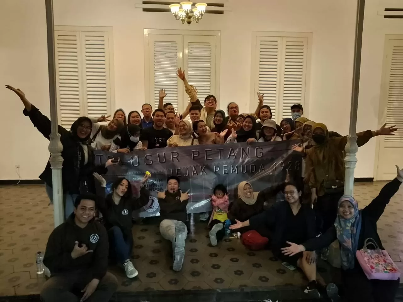 KTD dan para peserta yang mengunjungi Museum Sumpah Pemuda pada 28 Oktober 2023 petang hari. (Klub Tempo Doeloe)