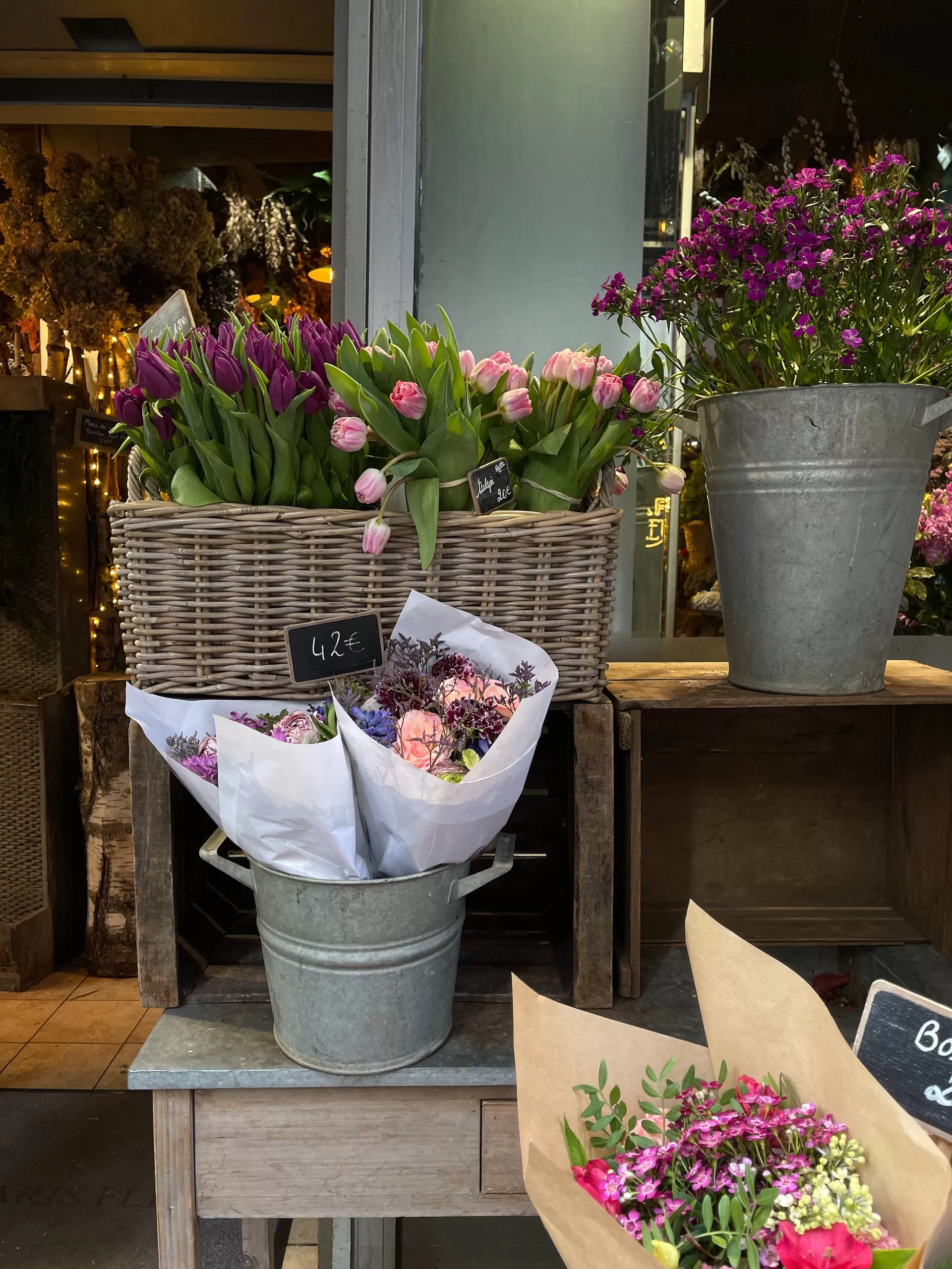 Buket bunga di pasaran. (Pexels / Eugenia Remark)